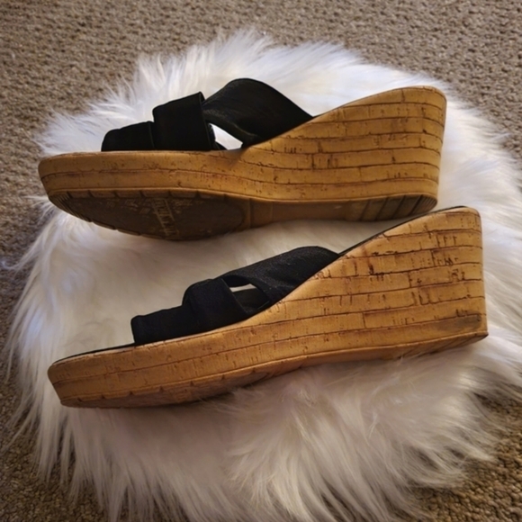 Italian Shoemakers Women's 8.5 Cork Wedged Black Bow Sandals Made in Italy - Picture 3 of 6